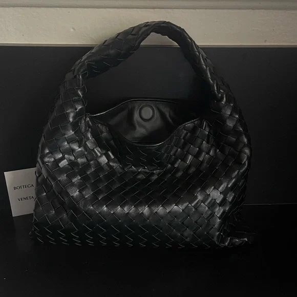 NEW BOTTEGA VENETA SMALL HOP 
in Black. Never worn. Comes with tags & dust bag - Picture 7 of 16